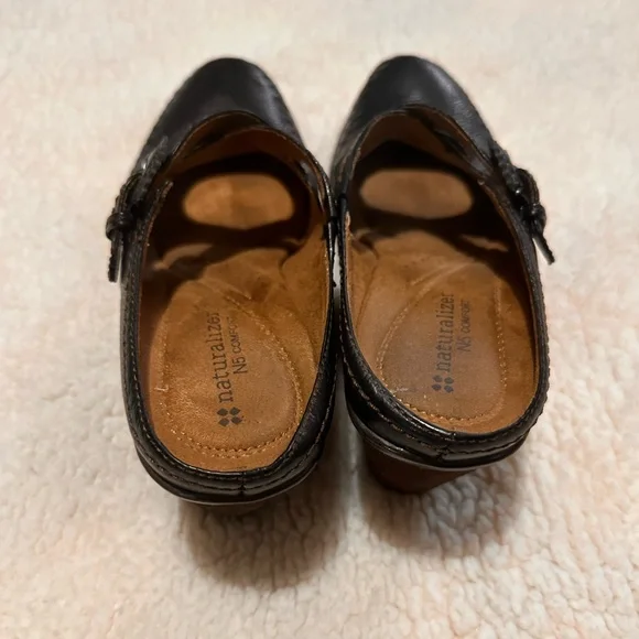 Naturalizer Quantina Black Leather Mules size 9 with a heel cute - Picture 4 of 12